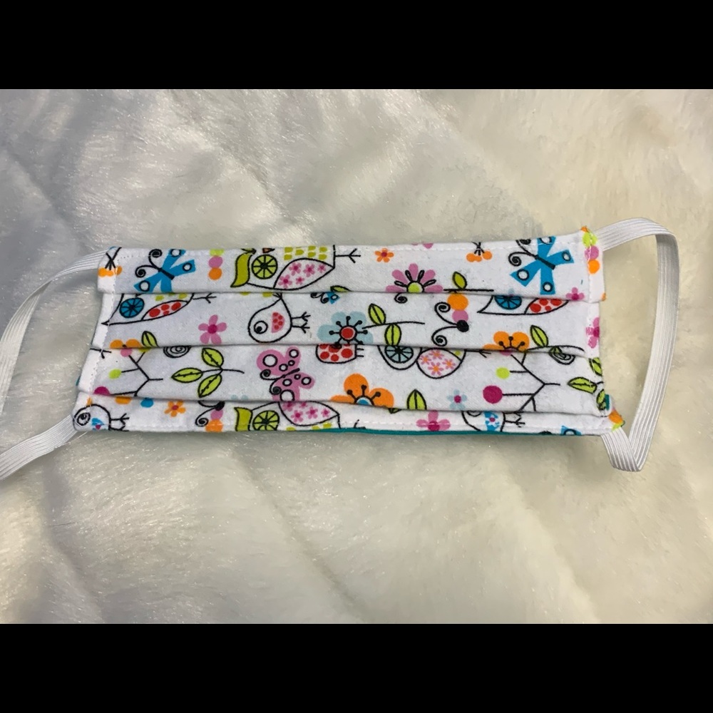 8 Adult Face Masks Cloth Washable Reversible - Picture 4 of 4